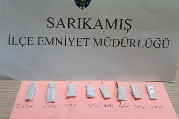 Kars'ta uyuşturucu operasyonunda 3 kişi yakalandı