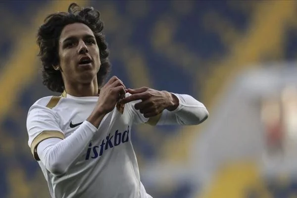 Kayserisporlu Emre Demir Süper Lig tarihinin en genç golcüsü oldu