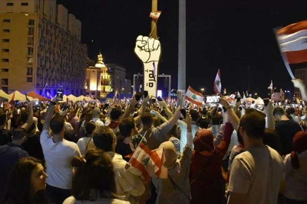 Lübnan'da gösteriler 25'inci gününde devam ediyor