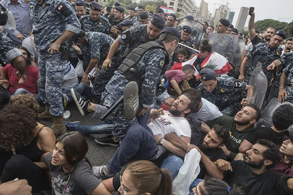 Lübnan'da ordu, protestoculara müdahale etti!