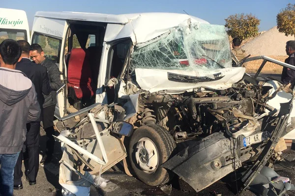 Mardin'de feci kaza: Çok sayıda öğrenci yaralı