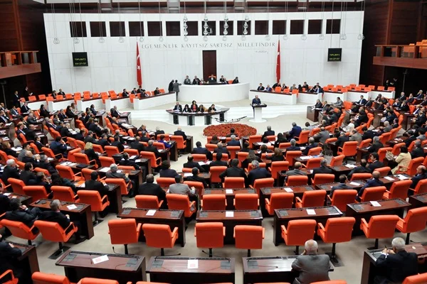 Mecliste sandalye dağılımı değişti