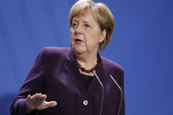 Merkel'den, Macron'a sert tepki: NATO güvenliğimizin temeli