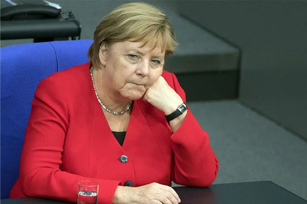 Merkel: Suriye'de siyasi değişime ihtiyacımız var.