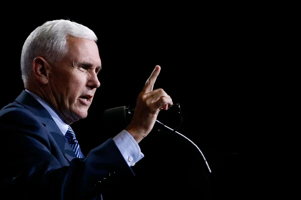 Mike Pence'den İran'daki gösterilere destek