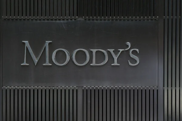 Moody's İngiltere'nin notunu düşürdü
