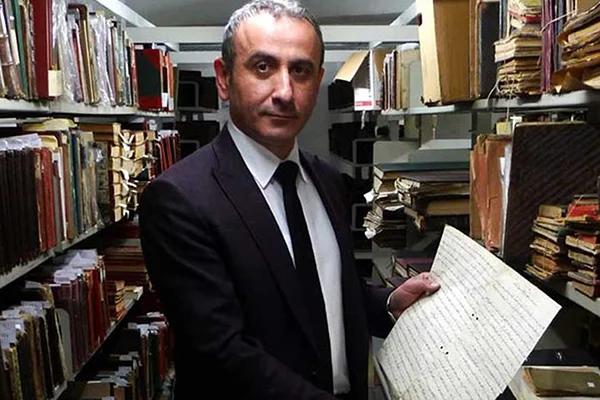 Murat Bardakçı'yı isyan ettiren görevden alma: İstanbul'un en başarılı kütüphane müdürünü, Mezarlıklar Müdürlüğü'ne 'bilgisayarcı' yaptılar!
