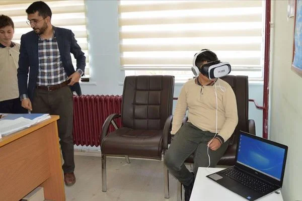 Ortaokul öğrencisinin tasarladığı 'sanal gerçeklik gözlüğü' Türkiye birincisi oldu