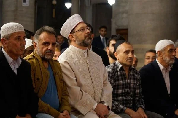 'Peygamberimiz'in sünneti Kur'an-ı Kerim'in hayata dönüşmüş şeklidir'