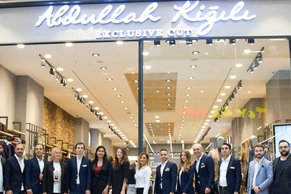 Pınar Karşıyaka oyuncularından Kiğılı mağazasına ziyaret
