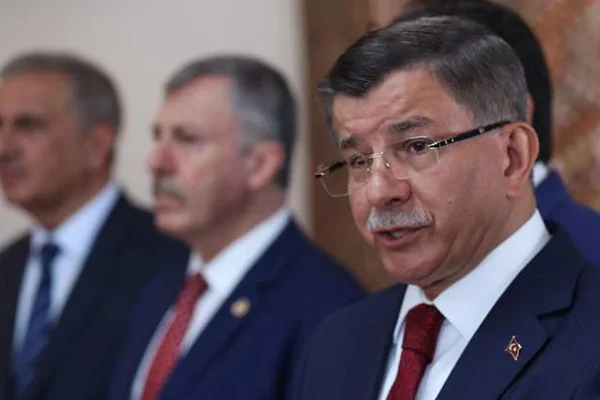 Reuters'a konuşan kaynak: Davutoğlu 2020'den önce partiyi resmen kuracak