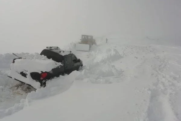 Rize'de yaylada mahsur kalan 23 kişi kurtarıldı