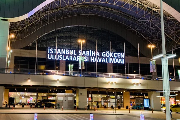 Sabiha Gökçen'de hava ulaşımına sis engeli