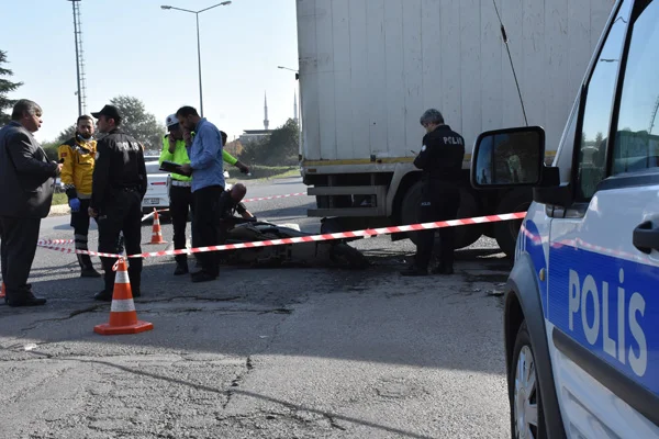 Samsun'da kamyonla çarpışan motosikletin sürücüsü öldü