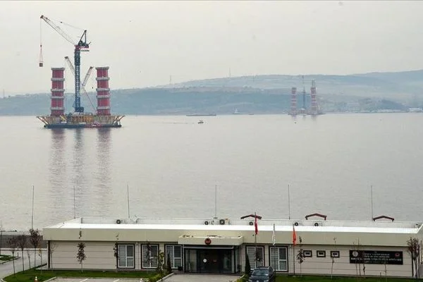 'Simgelerin köprüsü' yükseliyor