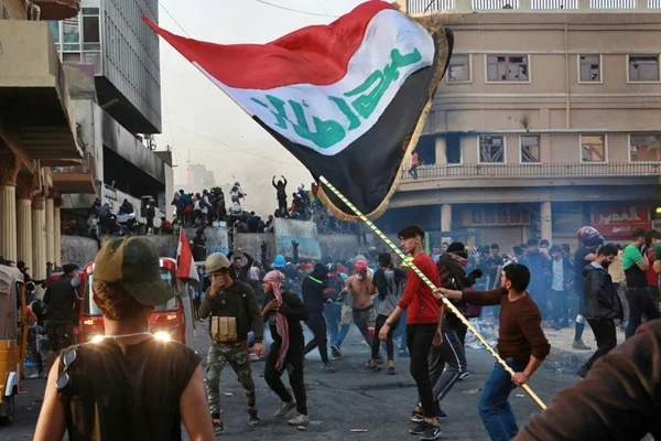 Tahrir Meydanı'ndan 'Güle güle Adil' sesleri