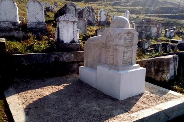 TİKA, Bosna Yahudilerinden Zeki Efendi'nin mezar taşını yeniledi