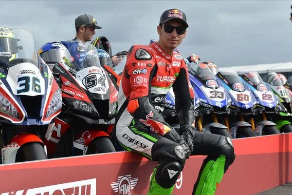 Toprak Razgatlıoğlu yeni takımı Yamaha ile pistte hızlanacak