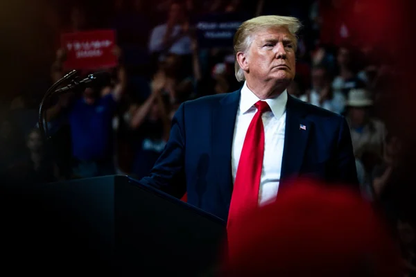 Trump: Demokratlar beni azlederse çıldırmışlar demektir
