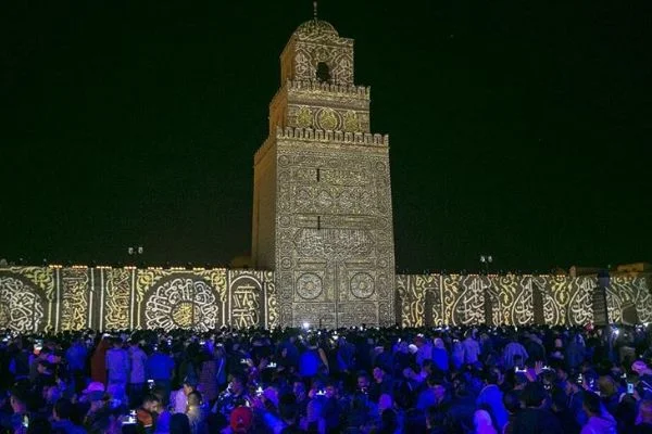 Tunus'ta yüzbinlerce kişi Mevlit Kandili'ni Kayravan'da kutladı