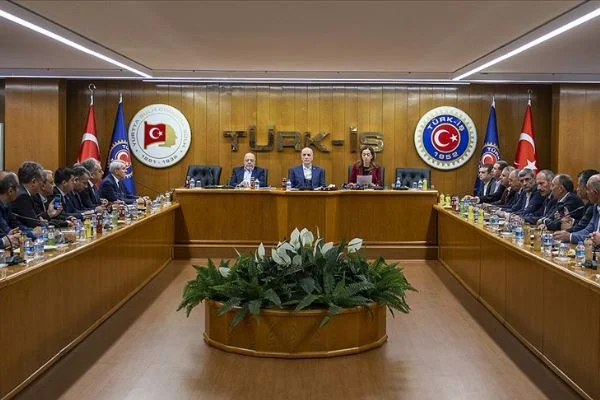 Türk-İş, Hak-İş ve DİSK: Bu vergi düzeni adil değildir