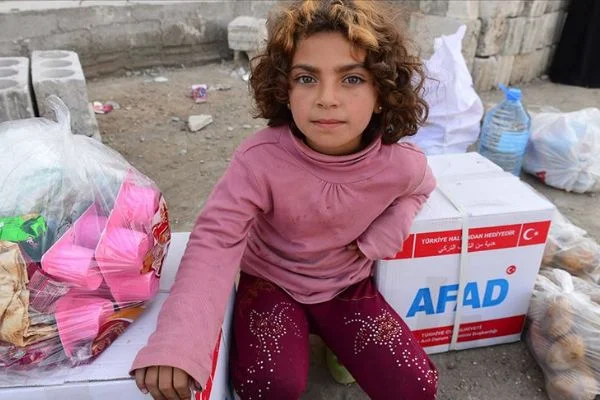 Türkiye Barış Pınarı Harekatı bölgesindeki sivillere yardıma koştu