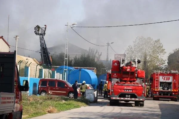 Tuzla'da fabrika yangını