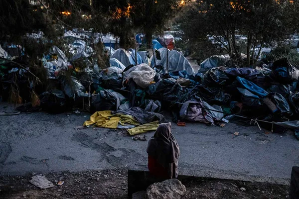 Yunan adalarında tepki çeken uygulama: Kapalı göçmen kampı