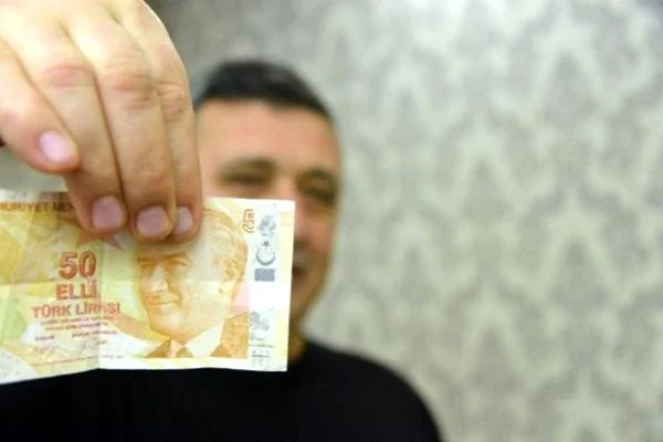 50 lirayı 50 bin liraya satışa çıkardı