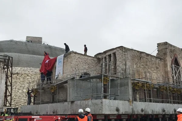 610 yıllık cami tekerler üzerinde taşınıyor