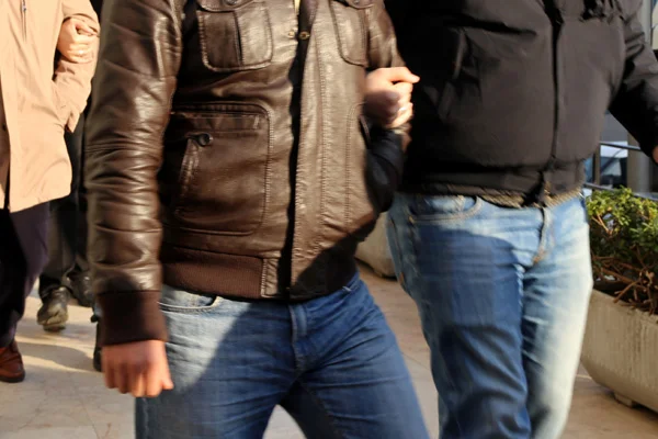 9 ilde FETÖ'nün hücre evlerine baskın