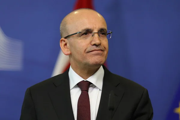 Adı yeni partilerle anılan Şimşek'ten kritik görüşme