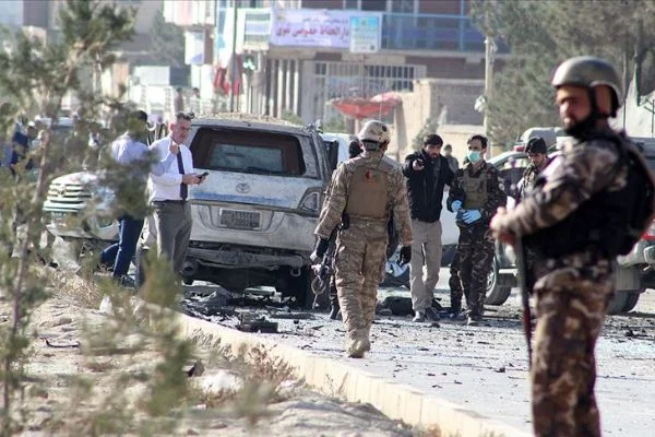 Afganistan'da ABD hava üssü yakınında saldırı: 50 yaralı
