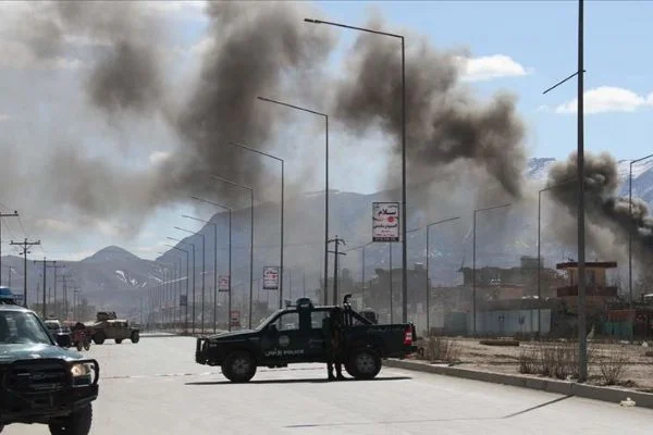Afganistan'da askeri karakola bombalı saldırı: 10 ölü