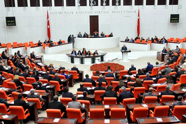 AK Parti'den 18 maddelik 'torba yasa' teklifi
