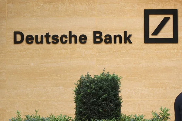 Almanya'nın en büyük bankası Deutsche Bank batıyor