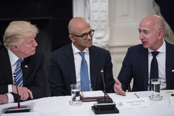 Amazon'dan Trump'a ''ihale'' suçlaması