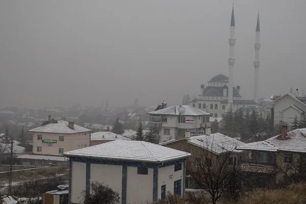 Ankara'da kar yağışı etkili oluyor