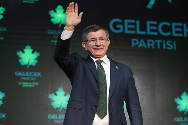 Ankara kulislerinde konuşulanlar: "Davutoğlu'nun hedefi, AK Parti liderliği"