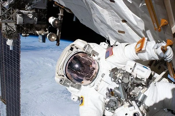 Astronotlar uzay yürüyüşüne çıktı