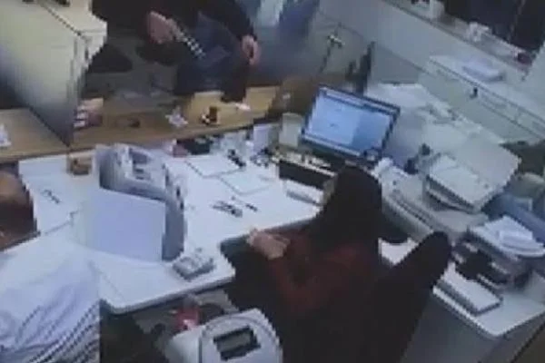 Avcılar'da silahlı banka soygunu!
