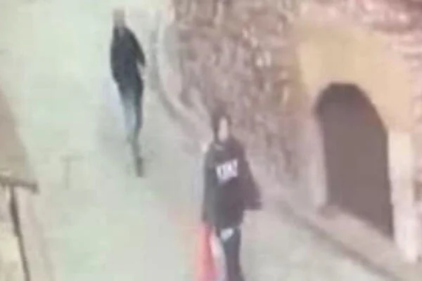 Balat'ta sapık dehşeti! Mahalleli çığlıkları duyunca koştu
