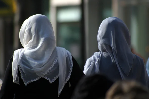 Belçika'da başörtüsü yasağını kaldıran karar bozduldu
