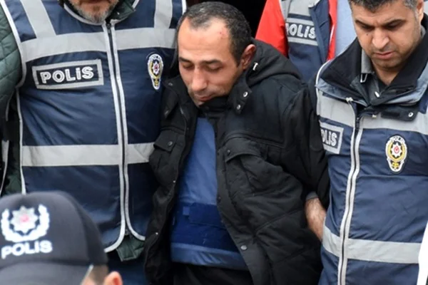 Ceren Özdemir'in katili, ekip aracında da polisleri bıçaklamış