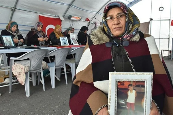 'Çocuklarımızı devlete teslim edin'