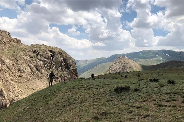 Çukurca'da yaralanan asker şehit oldu