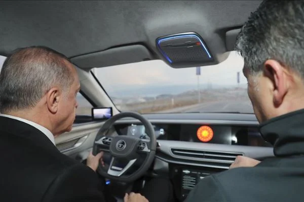 Cumhurbaşkanı Erdoğan yerli otomobili kullandı