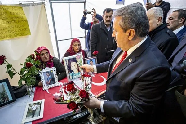 Destici'den Diyarbakır annelerine destek ziyareti