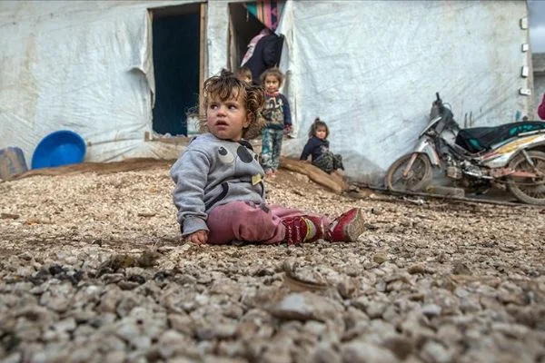 Dünya genelinde her 45 kişiden biri insani yardıma muhtaç