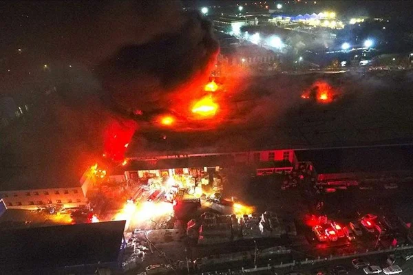 Düzce'deki fabrika yangını kontrol altına alındı